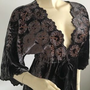 Nic + Zoe velvet embroidered kimono with tie front